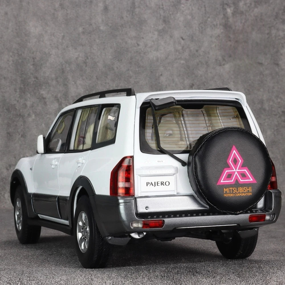 [YC] 1:18 Mitsubishi 1999 Pajero V73 blanc voiture miniature Die-Cast