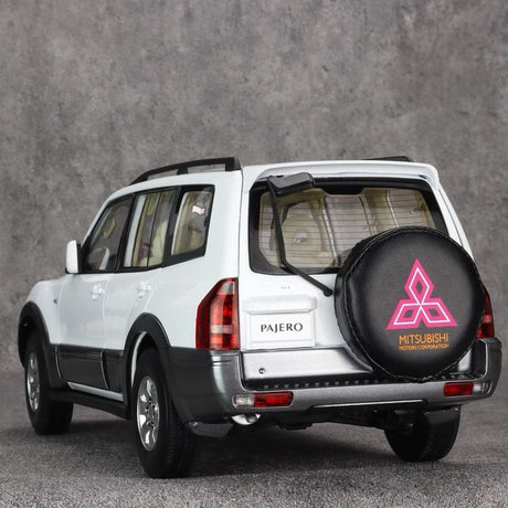 [YC] 1:18 Mitsubishi 1999 Pajero V73 White Model Car Die-Cast