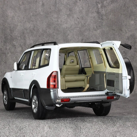 [YC] 1:18 Mitsubishi 1999 Pajero V73 White Model Car Die-Cast