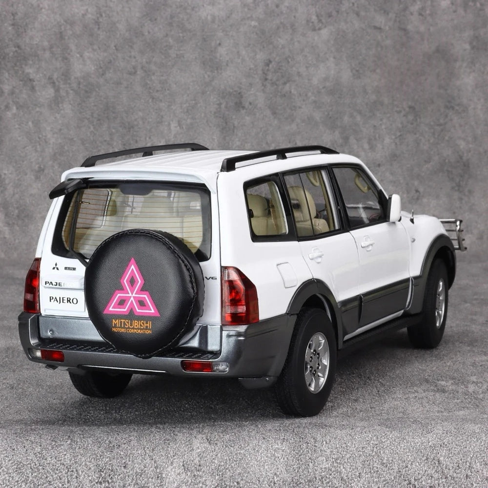 [YC] 1:18 Mitsubishi 1999 Pajero V73 blanc voiture miniature Die-Cast