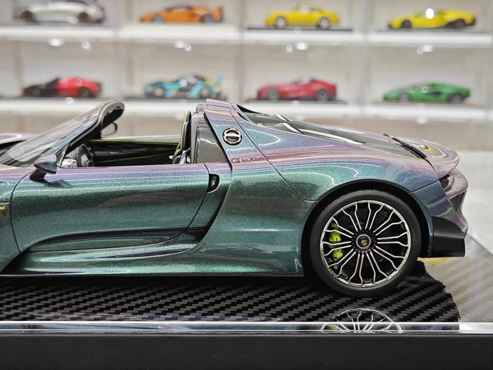 [YY] 1:18 Porsche 2013 918 Spyder Convertible Gradient Model Car Resin
