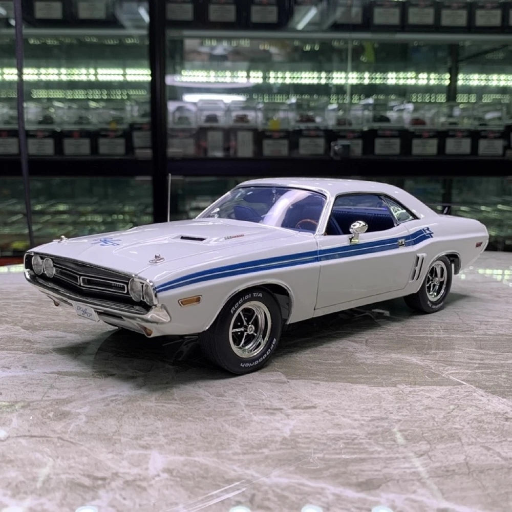 [ACME] 1:18 Dodge 1971 Challenger R/T White Model Car Die-Cast