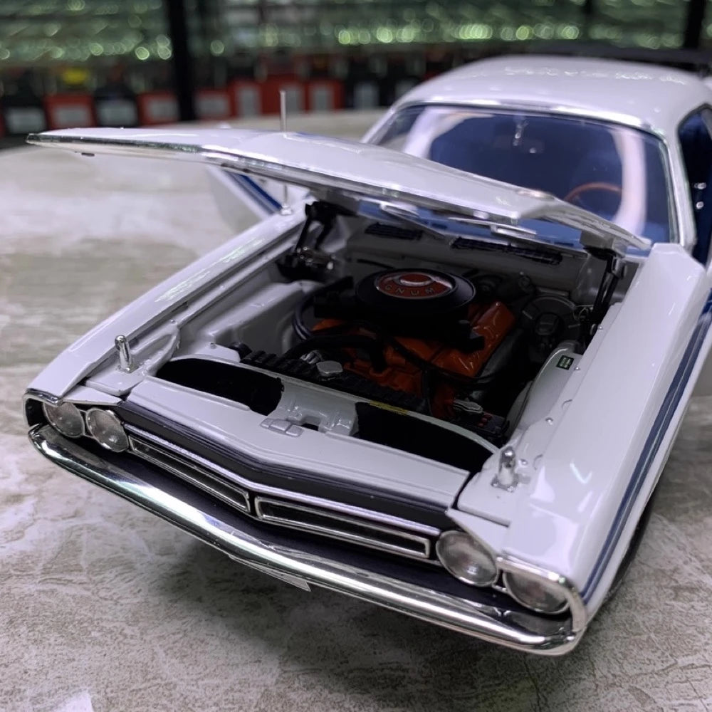 [ACME] 1:18 Dodge 1971 Challenger R/T White Model Car Die-Cast