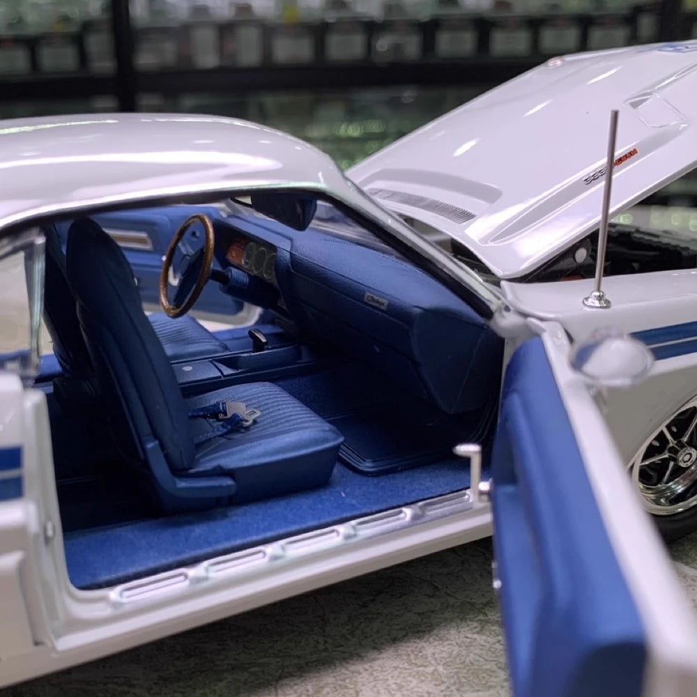 [ACME] 1:18 Dodge 1971 Challenger R/T White Model Car Die-Cast