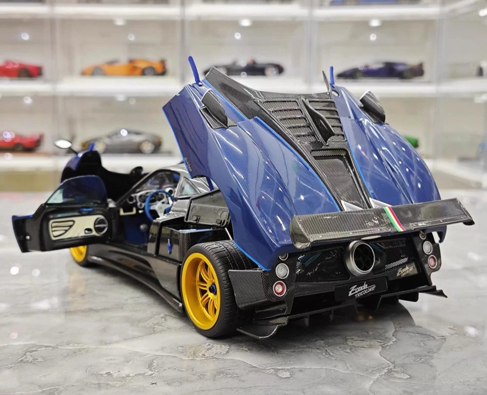 [Almost Real] 1:18 Pagani 2010 Zonda Tri-Colore modellino di auto Die-Cast