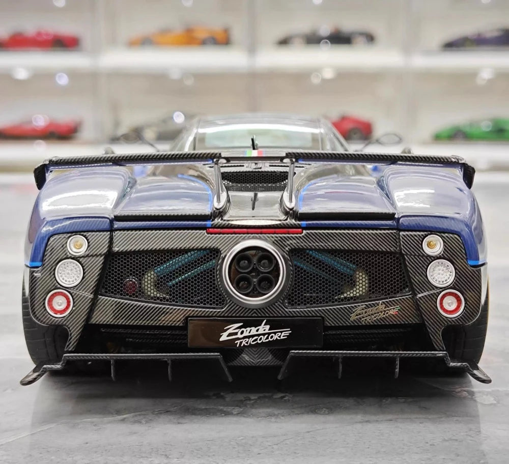 [Almost Real] 1:18 Pagani 2010 Zonda Tri-Colore modellino di auto Die-Cast