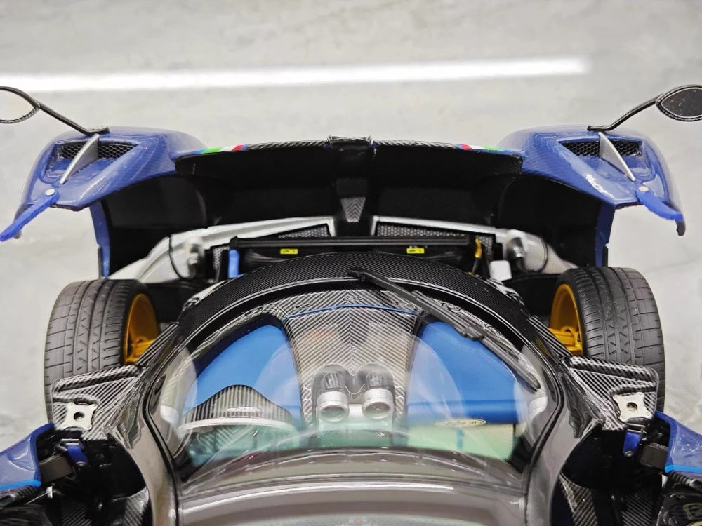 [Almost Real] 1:18 Pagani 2010 Zonda Tri-Colore Model Car Die-Cast
