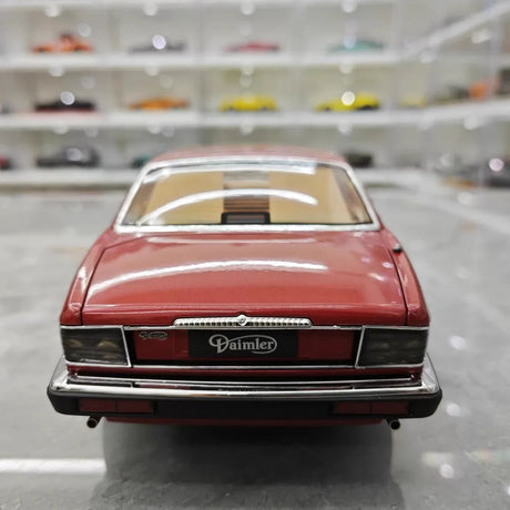 [Almost Real] 1:18 Jaguar 1986 XJ40 Red Model Car Die-Cast
