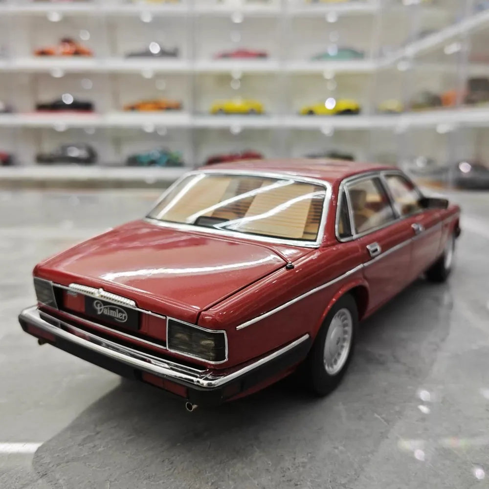 [Almost Real] 1:18 Jaguar 1986 XJ40 Red Model Car Die-Cast