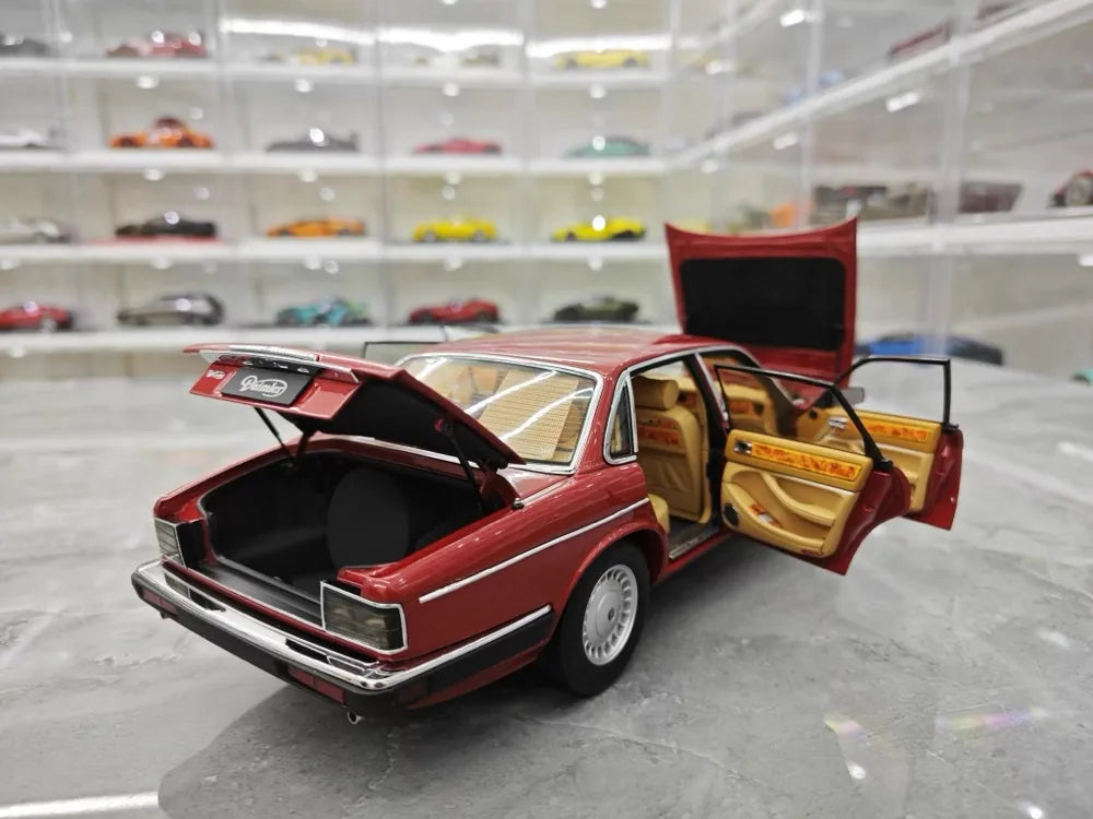 [Almost Real] 1:18 Jaguar 1986 XJ40 Red Model Car Die-Cast
