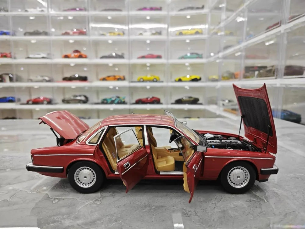 [Almost Real] 1:18 Jaguar 1986 XJ40 Red Model Car Die-Cast