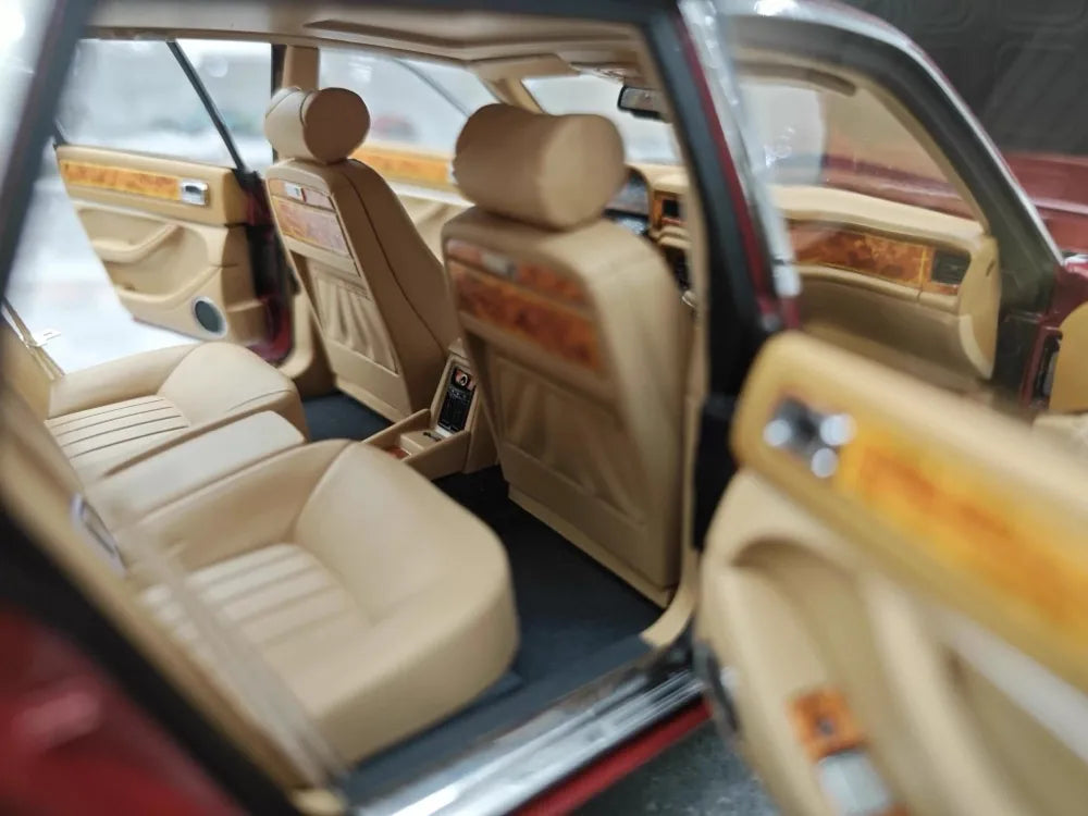 [Almost Real] 1:18 Jaguar 1986 XJ40 Red Model Car Die-Cast