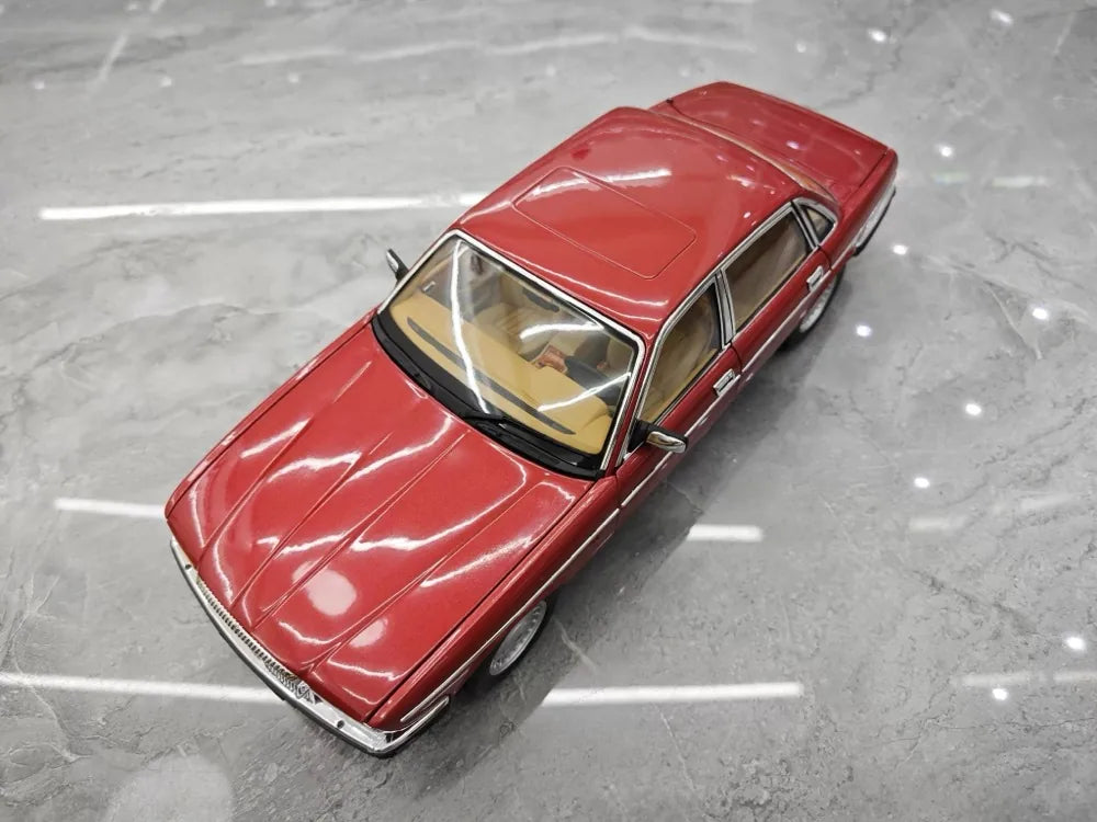 [Almost Real] 1:18 Jaguar 1986 XJ40 Red Model Car Die-Cast
