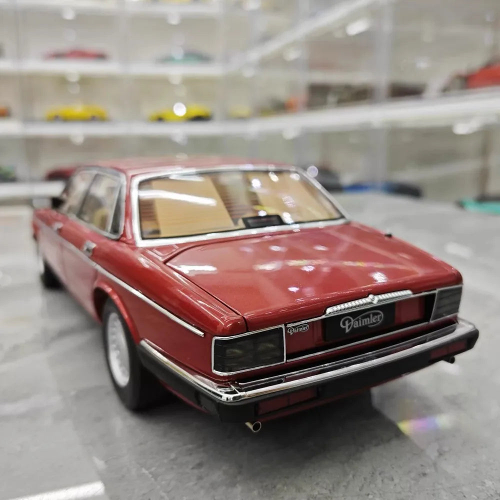 [Almost Real] 1:18 Jaguar 1986 XJ40 Red Model Car Die-Cast