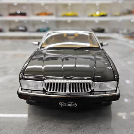 [Almost Real] 1:18 Jaguar 1986 XJ40 Black Model Car Die-Cast
