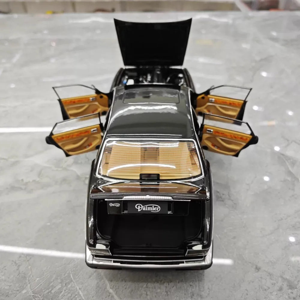 [Almost Real] 1:18 Jaguar 1986 XJ40 Black Model Car Die-Cast