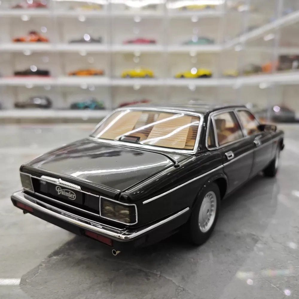 [Almost Real] 1:18 Jaguar 1986 XJ40 Black Model Car Die-Cast