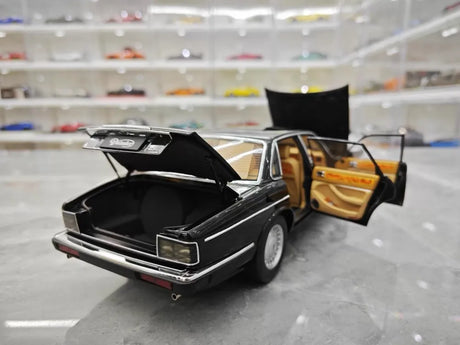 [Almost Real] 1:18 Jaguar 1986 XJ40 Black Model Car Die-Cast