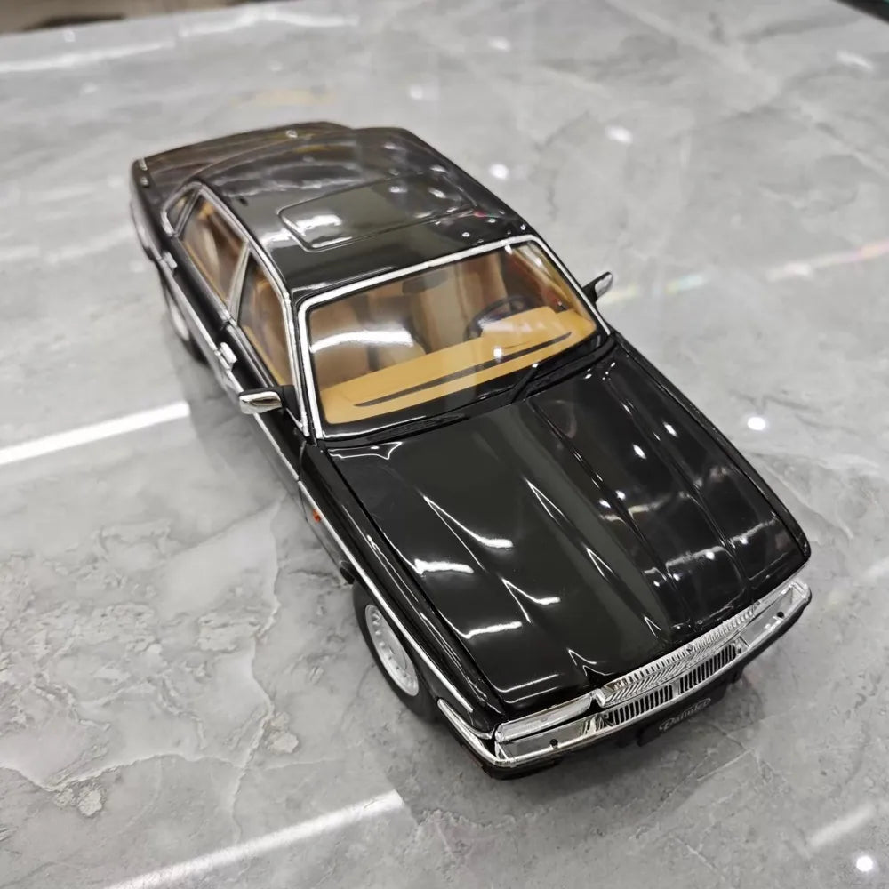 [Almost Real] 1:18 Jaguar 1986 XJ40 Black Model Car Die-Cast