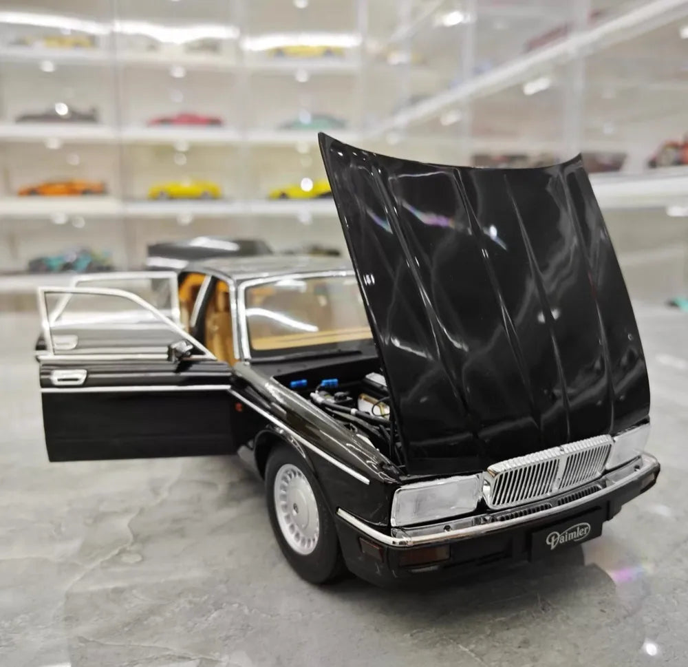 [Almost Real] 1:18 Jaguar 1986 XJ40 Black Model Car Die-Cast