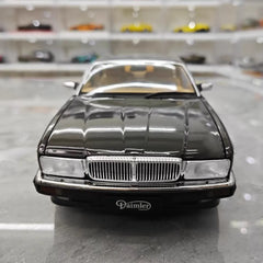 [Almost Real] 1:18 Jaguar 1986 XJ40 Black Model Car Die-Cast