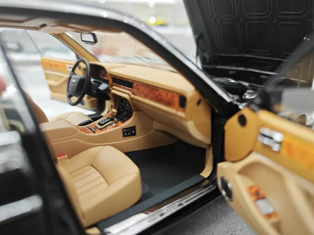 [Almost Real] 1:18 Jaguar 1986 XJ40 Black Model Car Die-Cast