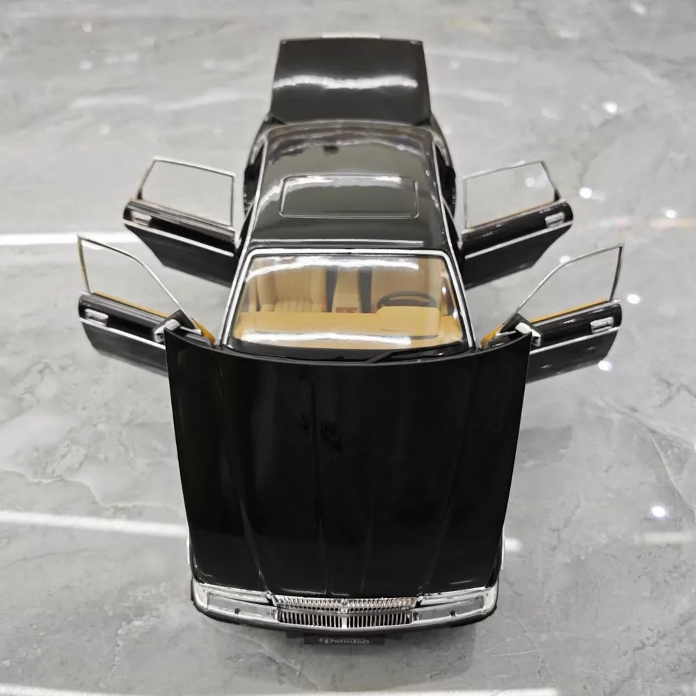 [Almost Real] 1:18 Jaguar 1986 XJ40 Black Model Car Die-Cast