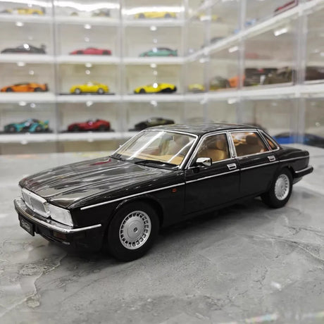 [Almost Real] 1:18 Jaguar 1986 XJ40 Black Model Car Die-Cast