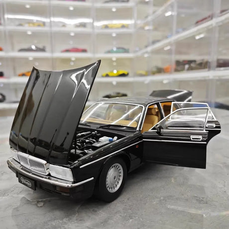 [Almost Real] 1:18 Jaguar 1986 XJ40 Black Model Car Die-Cast