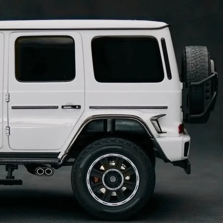 [Almost Real] 1:18 Mercedes-Benz 2023 G63 AMG 4x4 Brabus 800 White Model Car Die-Cast