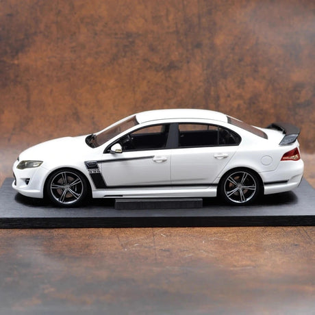 [Apex] 1:18 Ford 2012 FPV GT-R Spec Boss 335 White Model Car Resin