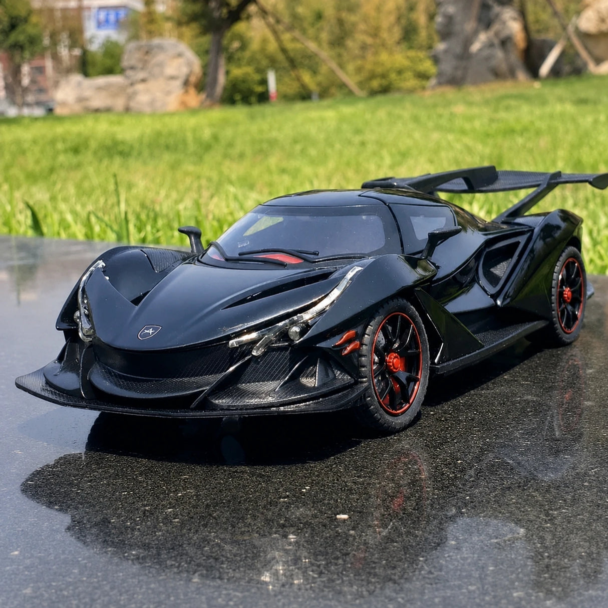 Apollo 2019 Intensa Emozione Black 1:24 – Modèle d’exposition en métal moulé sous pression