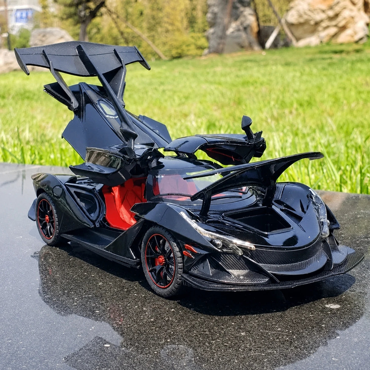 Apollo 2019 Intensa Emozione Black 1:24 – Modèle d’exposition en métal moulé sous pression