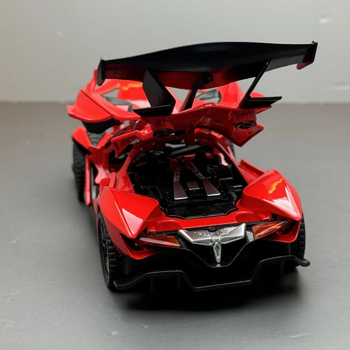 Apollo 2019 Intensa Emozione Red 1:32 – Druckguss-Display-Modell in Druckguss