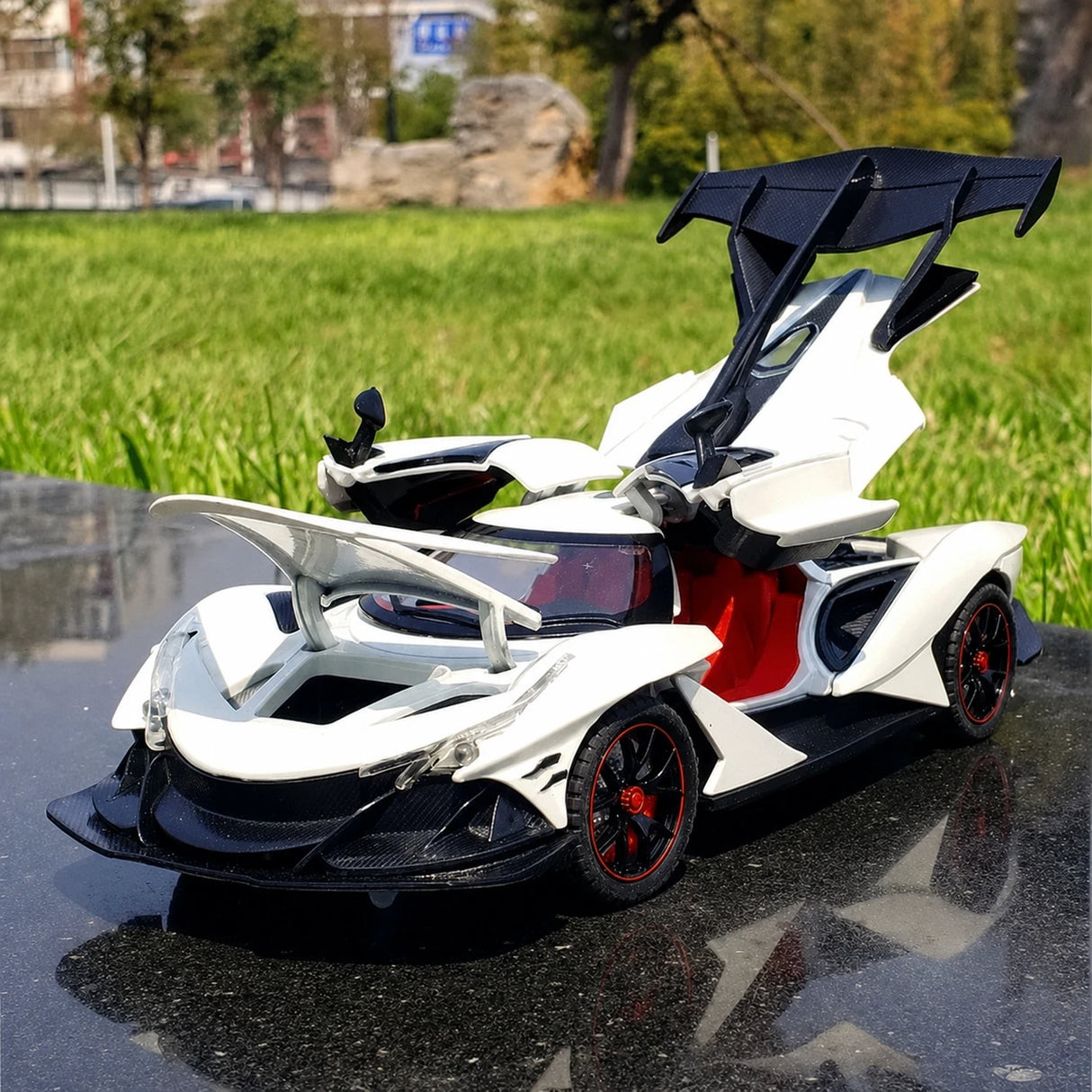 Apollo 2019 Intensa Emozione White 1:24 – Modèle d’exposition en métal moulé sous pression