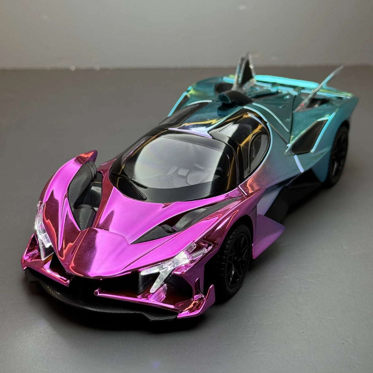 Apollo 2022 Project Evo roze Gradient 1:24 – diecast displaymodel