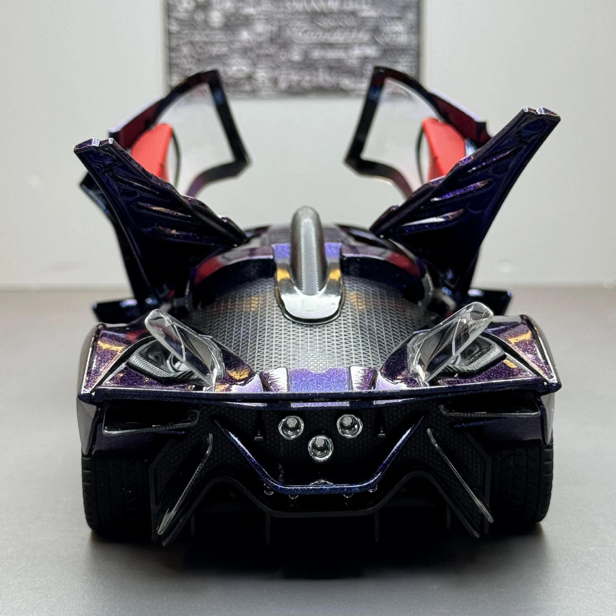 Apollo 2022 Project Evo paars 1:24 – diecast displaymodel