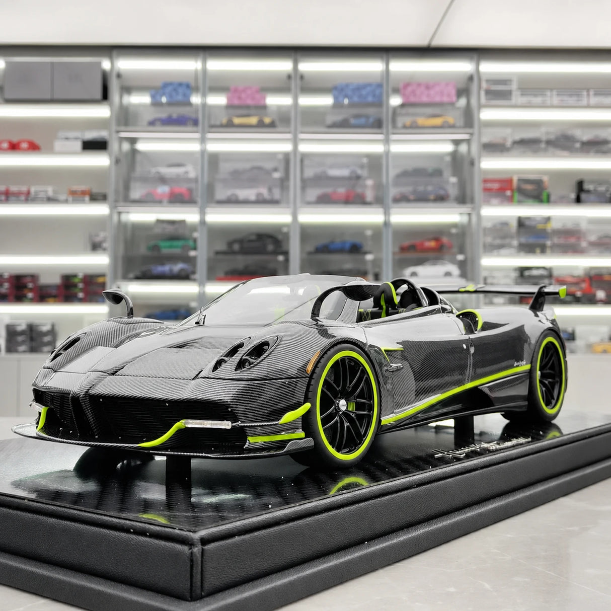 AustraLux Pagani 2019 Huayra Roadster BC Carbon Fiber Green 1:18 – Collectible Resin Model Resin
