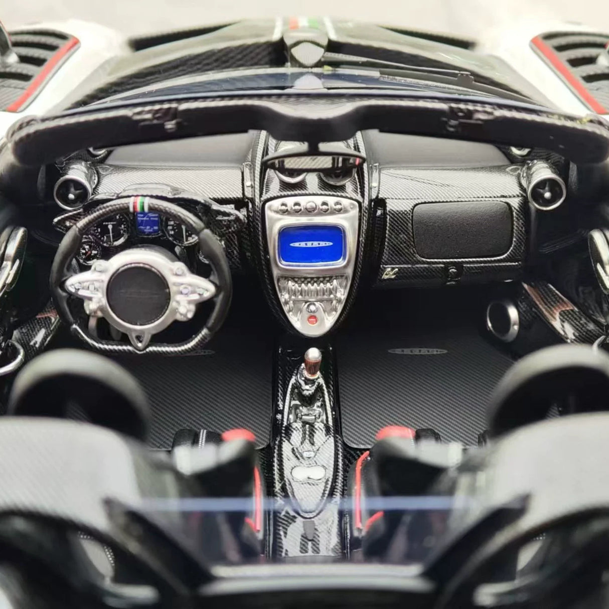 AustraLux Pagani 2019 Huayra Roadster BC White 1:18 – Collectible Resin Model Resin