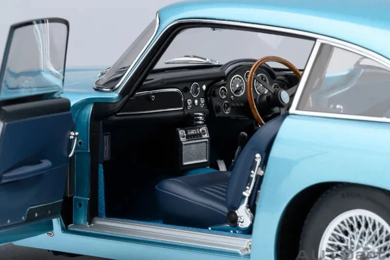 [AutoArt] 1:18 Aston Martin 1963 DB5 Blue Model Car Die-Cast