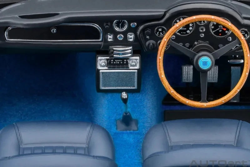 [AutoArt] 1:18 Aston Martin 1963 DB5 Blue Model Car Die-Cast
