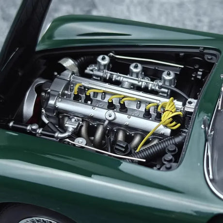 [AutoArt] 1:18 Aston Martin 1963 DB5 Green Model Car Die-Cast