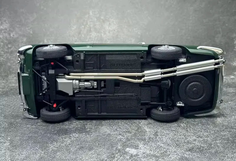 [AutoArt] 1:18 Aston Martin 1963 DB5 Green Model Car Die-Cast