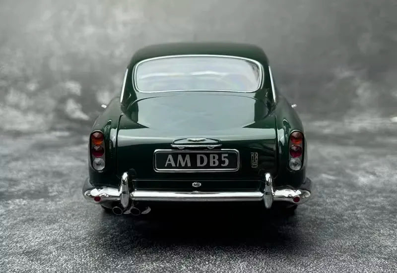 [AutoArt] 1:18 Aston Martin 1963 DB5 Green Model Car Die-Cast