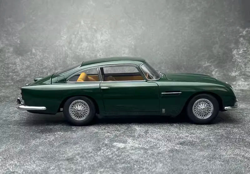 [AutoArt] 1:18 Aston Martin 1963 DB5 Green Model Car Die-Cast