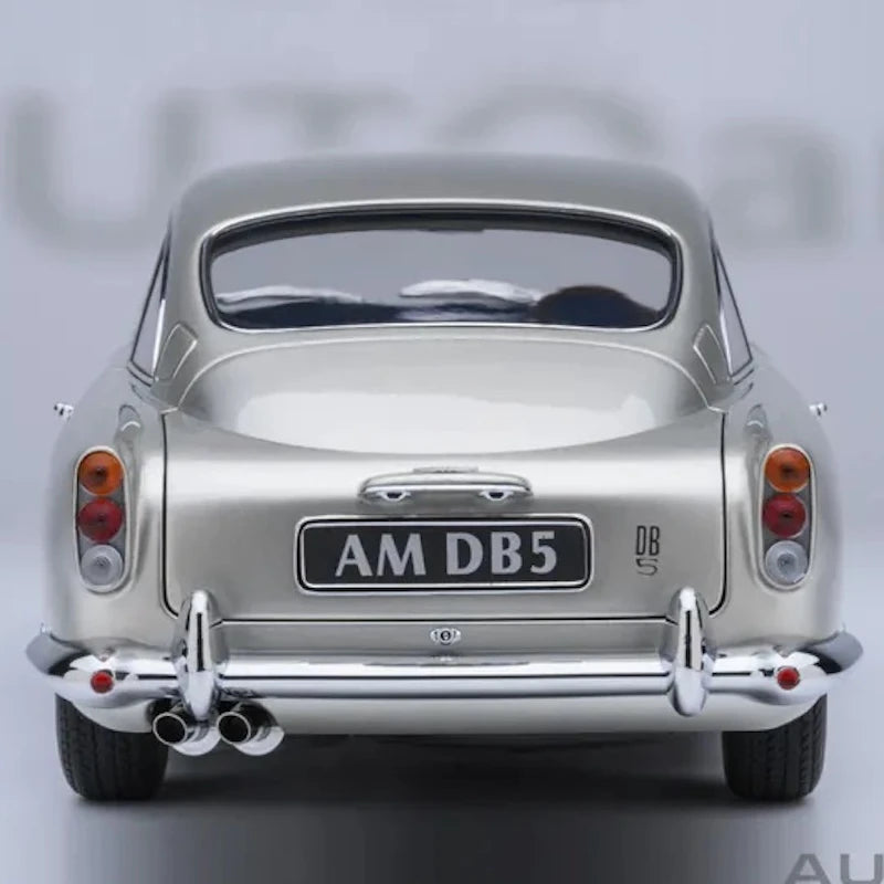 [AutoArt] 1:18 Aston Martin 1963 DB5 Silver Model Car Die-Cast