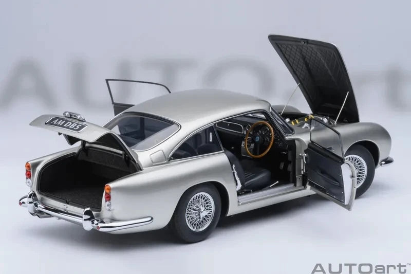 [AutoArt] 1:18 Aston Martin 1963 DB5 Silver Model Car Die-Cast