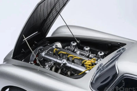 [AutoArt] 1:18 Aston Martin 1963 DB5 Silver Model Car Die-Cast