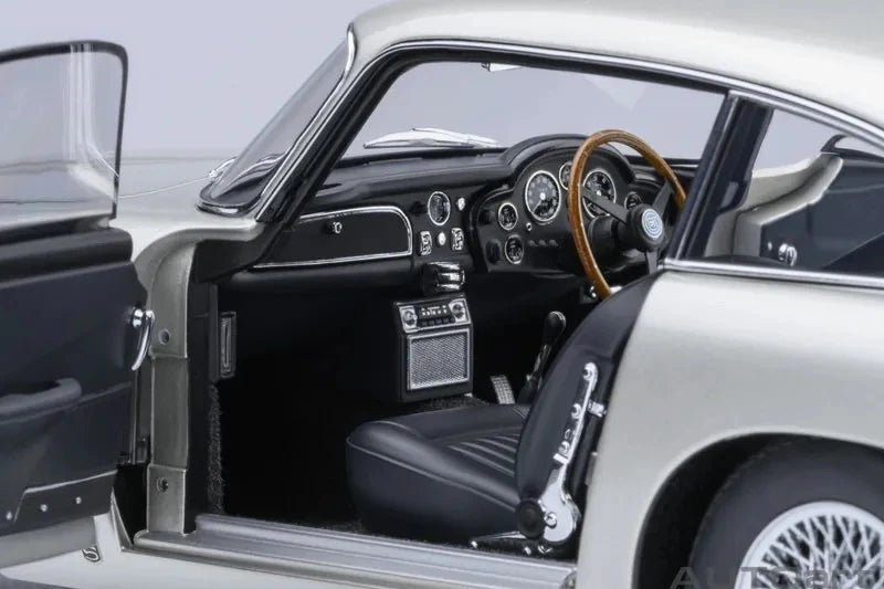 [AutoArt] 1:18 Aston Martin 1963 DB5 Silver Model Car Die-Cast