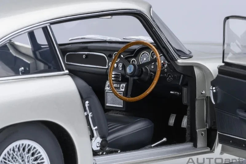 [AutoArt] 1:18 Aston Martin 1963 DB5 Silver Model Car Die-Cast